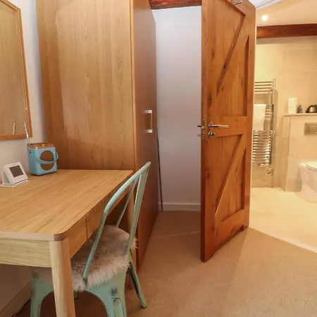 5 The Old Smokehouse * St Austell