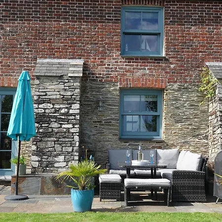 5 The Old Smokehouse St Austell